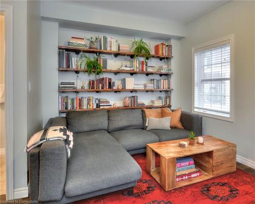 8 Cheltenham Mews, Kitchener, ON - Indoor Photo Showing Living Room