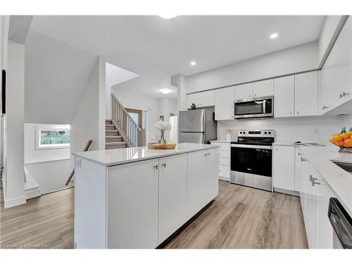 42-110 Fergus Ave, Kitchener, ON - Indoor Photo Showing Kitchen With Stainless Steel Kitchen