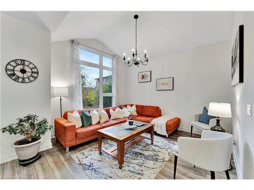 42-110 Fergus Ave, Kitchener, ON - Indoor Photo Showing Living Room