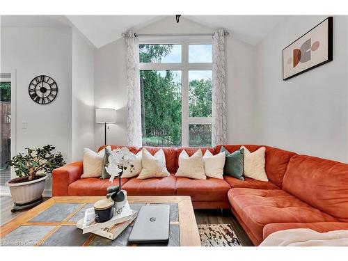 42-110 Fergus Ave, Kitchener, ON - Indoor Photo Showing Living Room