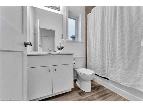 42-110 Fergus Ave, Kitchener, ON - Indoor Photo Showing Bathroom