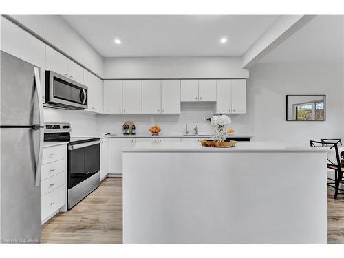 42-110 Fergus Ave, Kitchener, ON - Indoor Photo Showing Kitchen With Stainless Steel Kitchen