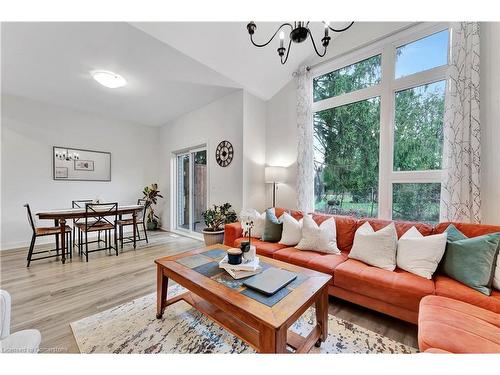 42-110 Fergus Ave, Kitchener, ON - Indoor Photo Showing Living Room