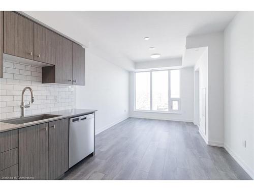 511-15 Wellington Street S, Kitchener, ON - Indoor Photo Showing Kitchen