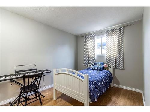 39 Keewatin Avenue, Kitchener, ON - Indoor Photo Showing Bedroom