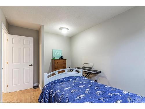 39 Keewatin Avenue, Kitchener, ON - Indoor Photo Showing Bedroom