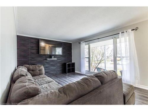 39 Keewatin Avenue, Kitchener, ON - Indoor Photo Showing Living Room