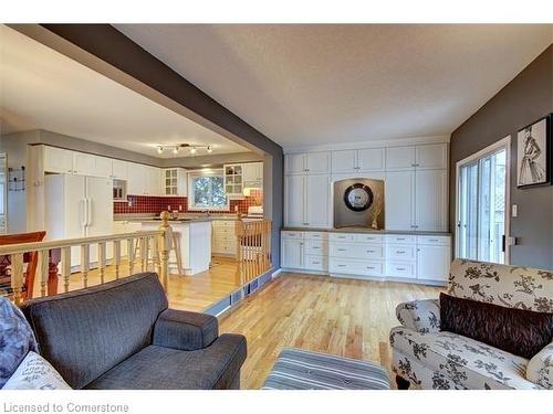 134 Cavelletti Court, Waterloo, ON - Indoor Photo Showing Living Room