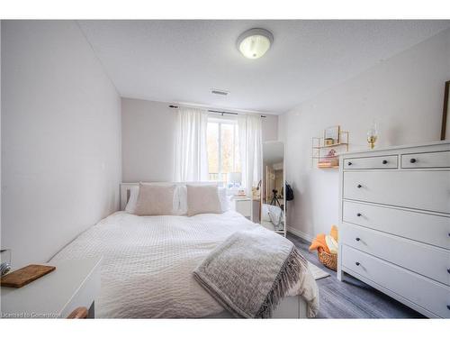 10C-45 Cedarhill Crescent, Kitchener, ON - Indoor Photo Showing Bedroom