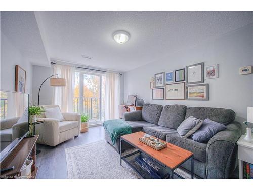 10C-45 Cedarhill Crescent, Kitchener, ON - Indoor Photo Showing Living Room