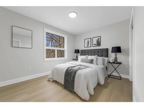 10 Cleaveholm Drive, Halton Hills, ON - Indoor Photo Showing Bedroom