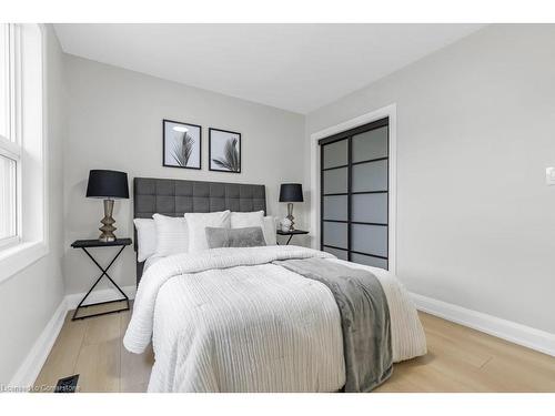 10 Cleaveholm Drive, Halton Hills, ON - Indoor Photo Showing Bedroom