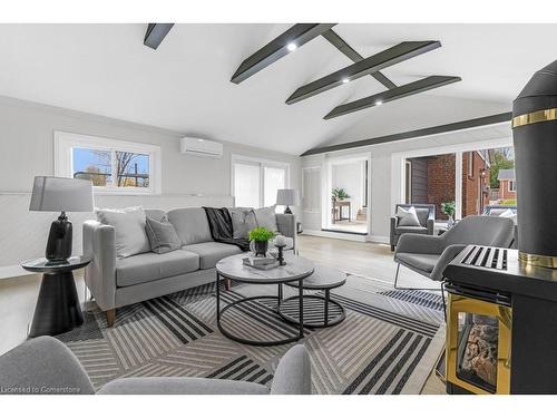 10 Cleaveholm Drive, Halton Hills, ON - Indoor Photo Showing Living Room