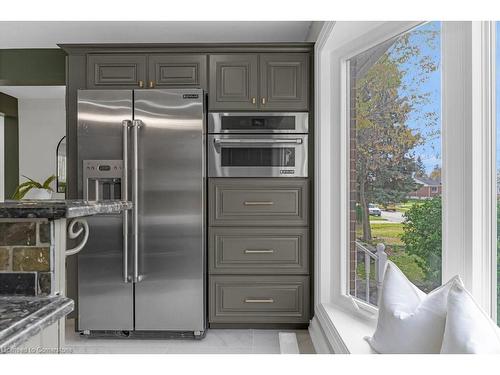 10 Cleaveholm Drive, Halton Hills, ON - Indoor Photo Showing Kitchen