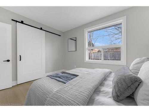 10 Cleaveholm Drive, Halton Hills, ON - Indoor Photo Showing Bedroom