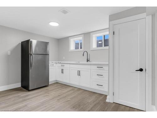 10 Cleaveholm Drive, Halton Hills, ON - Indoor Photo Showing Kitchen