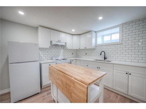 29 Scrimger Avenue, Cambridge, ON - Indoor Photo Showing Kitchen