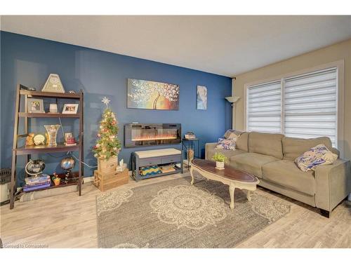 81 Dyer Court, Cambridge, ON - Indoor Photo Showing Living Room