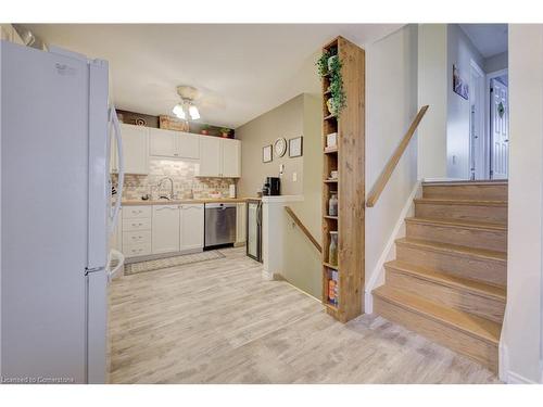 81 Dyer Court, Cambridge, ON - Indoor Photo Showing Kitchen