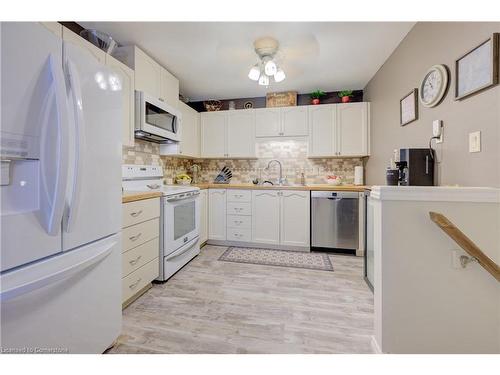 81 Dyer Court, Cambridge, ON - Indoor Photo Showing Kitchen