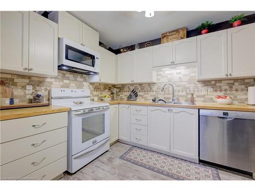 81 Dyer Court, Cambridge, ON - Indoor Photo Showing Kitchen