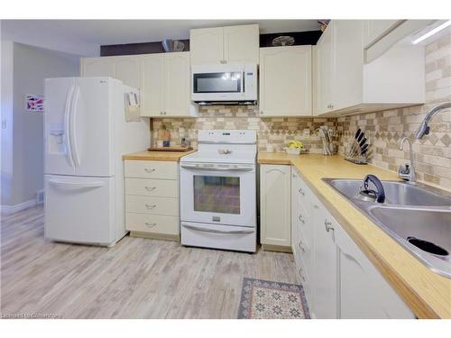 81 Dyer Court, Cambridge, ON - Indoor Photo Showing Kitchen