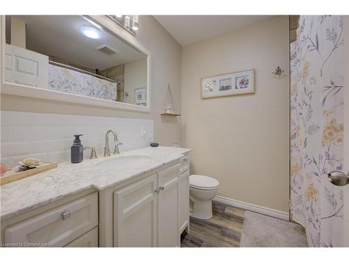 81 Dyer Court, Cambridge, ON - Indoor Photo Showing Bathroom