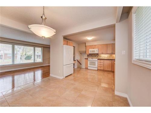 60 Glenburnie Drive, Guelph, ON - Indoor Photo Showing Kitchen