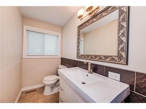 60 Glenburnie Drive, Guelph, ON - Indoor Photo Showing Bathroom