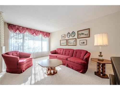 236 Huntingdon Crescent, Waterloo, ON - Indoor Photo Showing Living Room