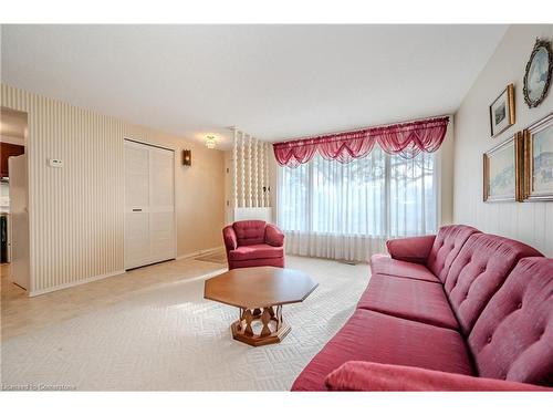 236 Huntingdon Crescent, Waterloo, ON - Indoor Photo Showing Living Room