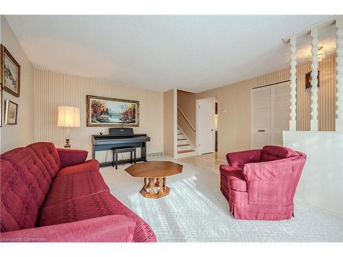 236 Huntingdon Crescent, Waterloo, ON - Indoor Photo Showing Living Room