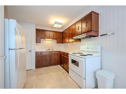 236 Huntingdon Crescent, Waterloo, ON - Indoor Photo Showing Kitchen With Double Sink