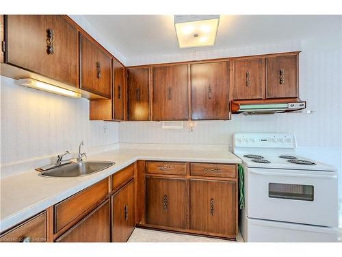 236 Huntingdon Crescent, Waterloo, ON - Indoor Photo Showing Kitchen