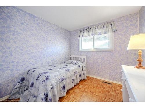 236 Huntingdon Crescent, Waterloo, ON - Indoor Photo Showing Bedroom