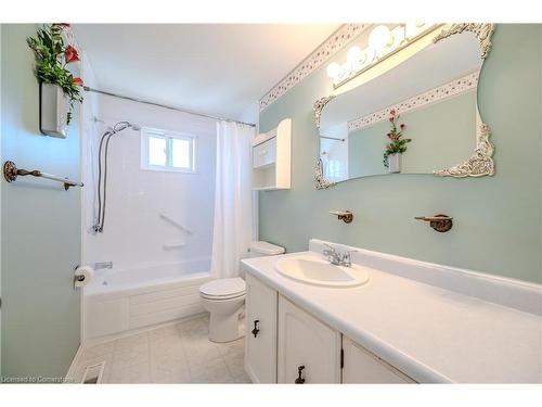 236 Huntingdon Crescent, Waterloo, ON - Indoor Photo Showing Bathroom