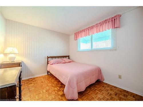 236 Huntingdon Crescent, Waterloo, ON - Indoor Photo Showing Bedroom