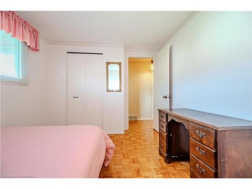 236 Huntingdon Crescent, Waterloo, ON - Indoor Photo Showing Bedroom