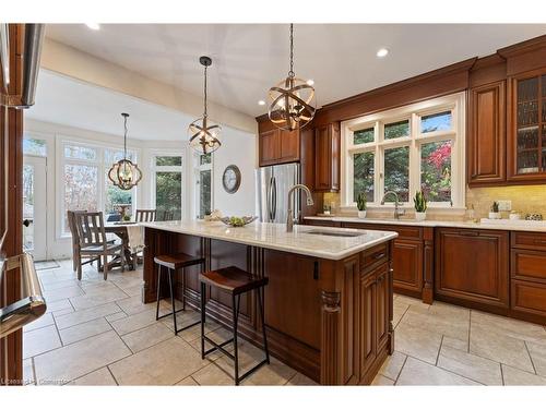 994 Stonebrook Road, Cambridge, ON - Indoor Photo Showing Kitchen With Upgraded Kitchen