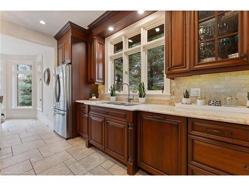 994 Stonebrook Road, Cambridge, ON - Indoor Photo Showing Kitchen With Double Sink