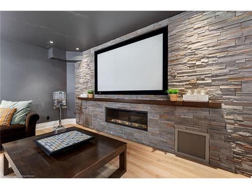 994 Stonebrook Road, Cambridge, ON - Indoor Photo Showing Living Room With Fireplace