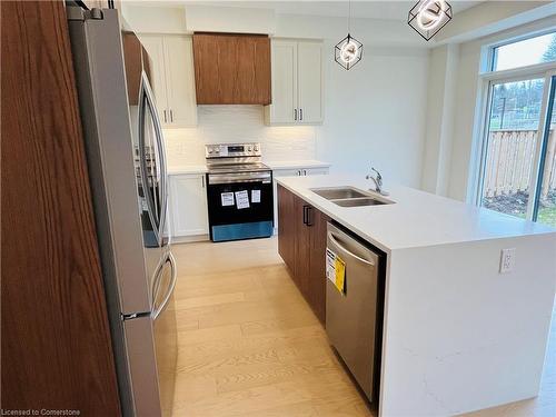 176 Forest Road, Cambridge, ON - Indoor Photo Showing Kitchen With Double Sink With Upgraded Kitchen