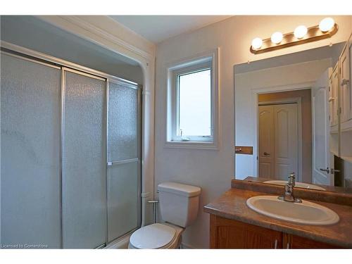 12 Riverside Circle, Smithville, ON - Indoor Photo Showing Bathroom