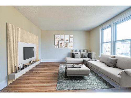 4-99 Roseview Avenue, Cambridge, ON - Indoor Photo Showing Living Room