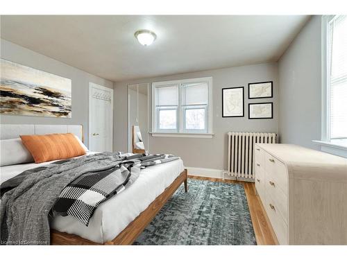 4-99 Roseview Avenue, Cambridge, ON - Indoor Photo Showing Bedroom