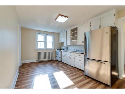 4-99 Roseview Avenue, Cambridge, ON - Indoor Photo Showing Kitchen