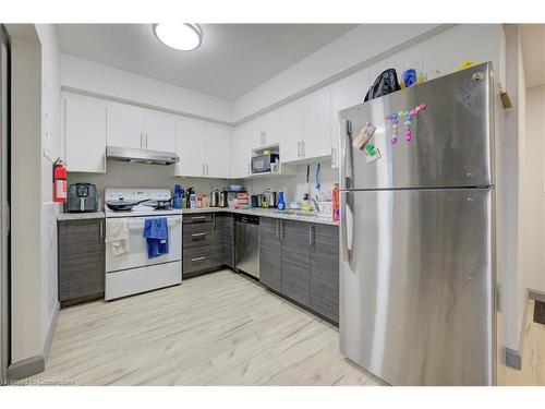 4-258A Sunview Street, Waterloo, ON - Indoor Photo Showing Kitchen