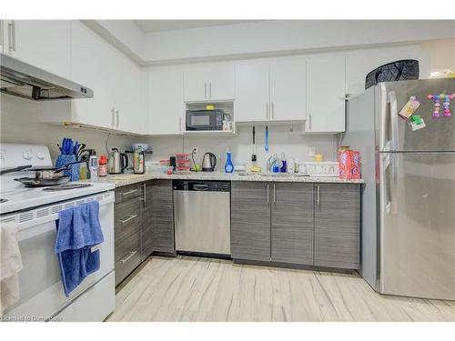 4-258A Sunview Street, Waterloo, ON - Indoor Photo Showing Kitchen