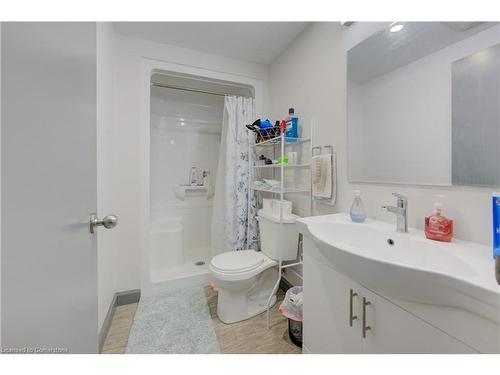 4-258A Sunview Street, Waterloo, ON - Indoor Photo Showing Bathroom