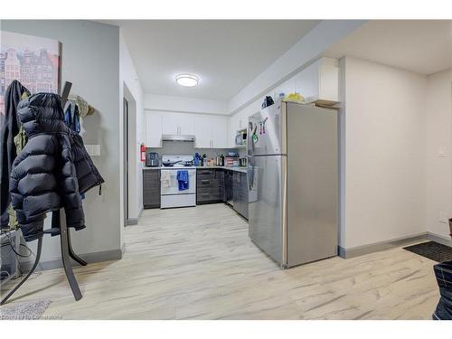 4-258A Sunview Street, Waterloo, ON - Indoor Photo Showing Kitchen